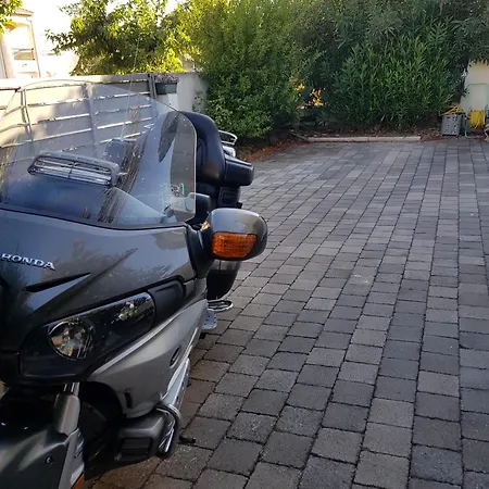 Climatisee Avec Piscine Pres De La 住宿加早餐酒店 阿格德